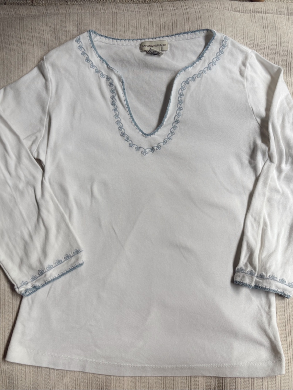 Banana Republic White Cotton Embroidered Long Sleeve V-Neck Top L